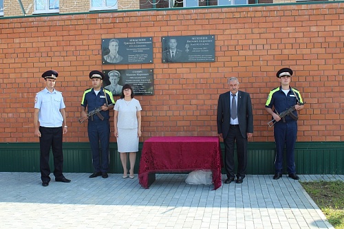 В Заводоуковске открыли мемориальную доску в память о погибшем полицейском