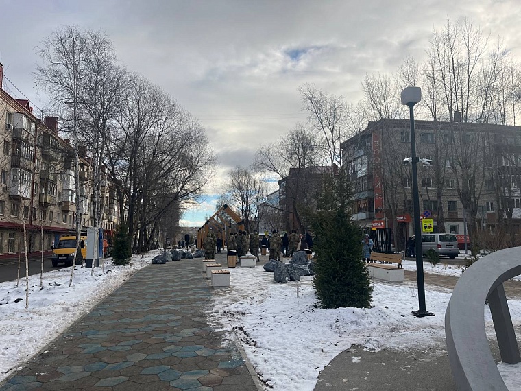 Новую аллею Первых в Тюмени открыли ударами молотков по камню