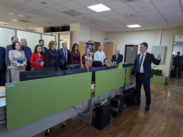 Тюменские депутаты оценили цифровые технологии в действии