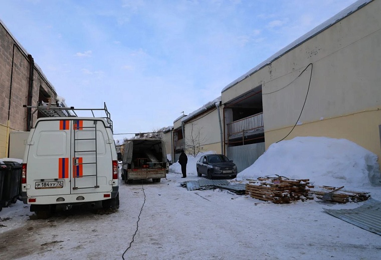 В гаражном кооперативе "Суходольский-1" после хлопка газа ставят подпорки для проведения следственных действий