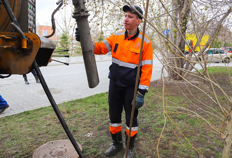 На улице Олимпийской в Тюмени засоры канализации бьют рекорды