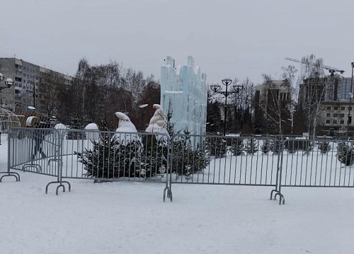 Доступ к ледовому городку на площади 400-летия Тюмени ограничен из-за погоды