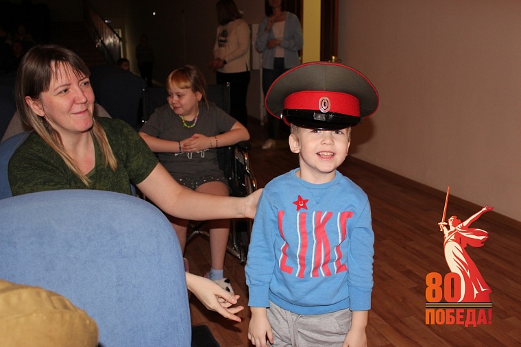 Подростки реабилитационного проекта "Ступени" выступили с концертом перед детьми с инвалидностью