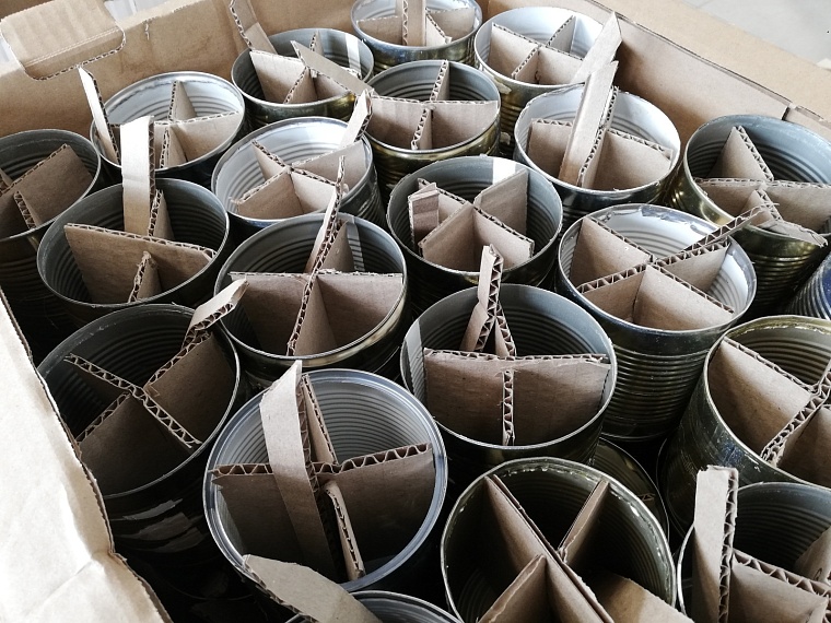 Тюменцы готовят окопные свечи для бойцов СВО