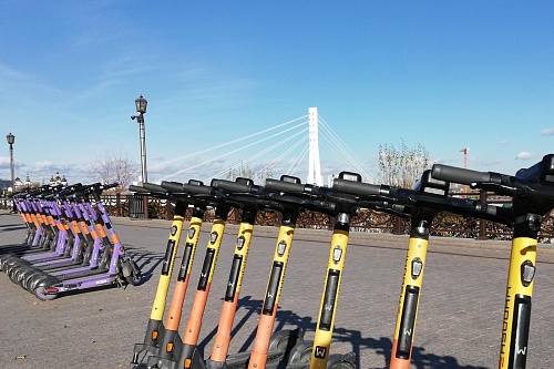 Тюменские автоинспекторы проводят профилактику ДТП с велосипедами и самокатчиками