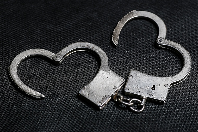 Железный аргумент в пьяном споре: ялуторовский пенсионер избил собутыльника кочергой