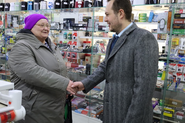 Тюменское отделение ЛДПР помогло погорельцам из Сладковского района купить стиральную машину