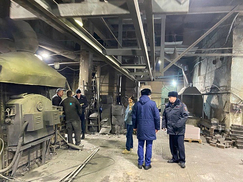 Трое работников на новосибирском предприятии получили тяжелые травмы, СК возбудил уголовное дело