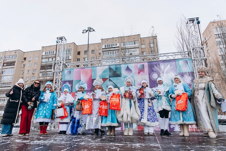 В Тюмени прошел «Забег Снегурочек»