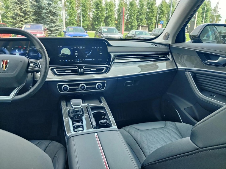 Китайский премиум на любой вкус: тестируем Hongqi HS3 и HS5 в Тюмени