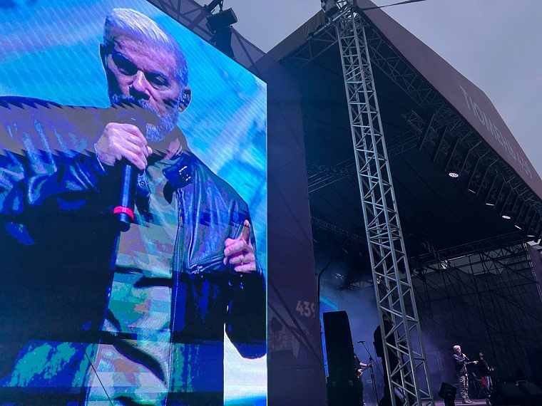 Олег Газманов и Максим Афанасьев вручили дроны бойцам СВО