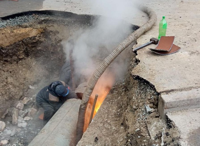 В центре Тюмени устраняют порыв теплосети: официальная информация