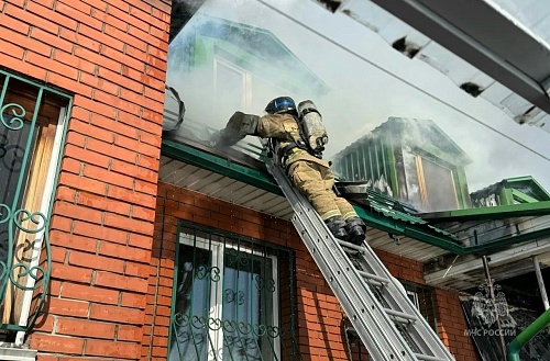 В Боровском тушили частный дом из красного кирпича