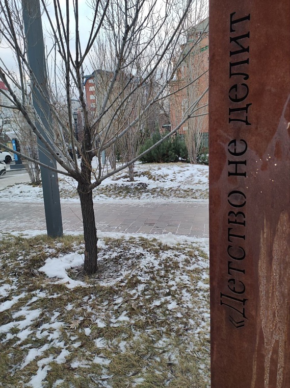 Фабрика света, крепкие браки и яблоневые корни памяти: что еще найдется на ул. Кирова в Тюмени