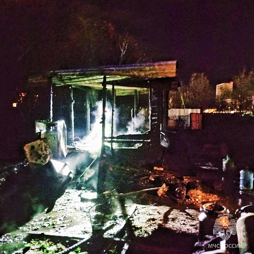 Во время ночного пожара на улице Ижевской в Тюмени погиб человек