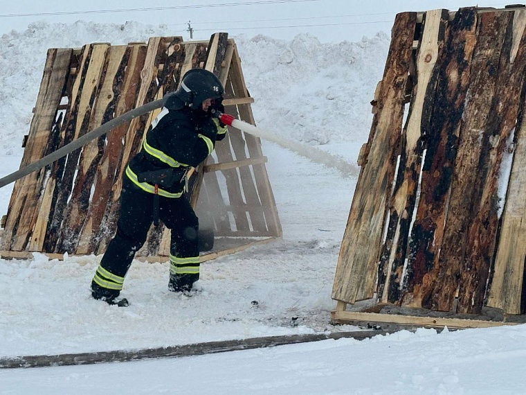 Тюменские сотрудники МЧС отработали действия при паводке на масштабных учениях в Северо-Казахстанской области