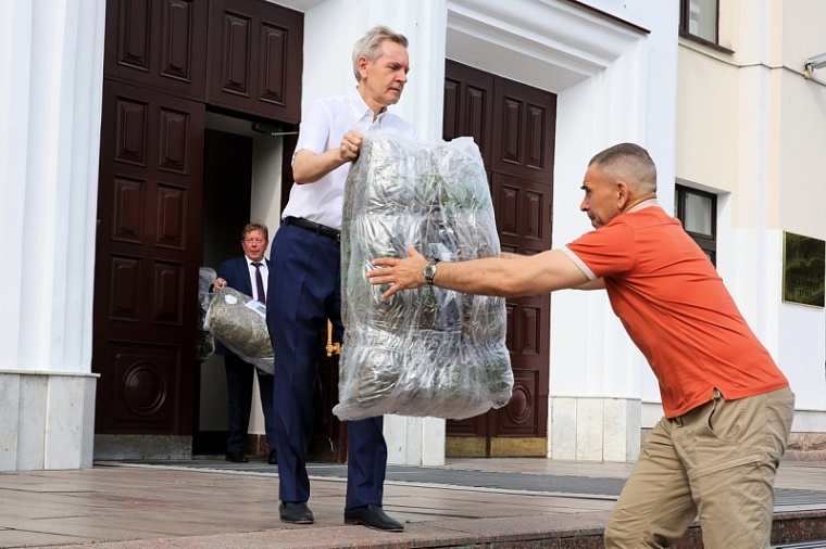 Фуат Сайфитдинов: Волонтерский центр «От сердца к сердцу» отправил в зону СВО очередной гуманитарный груз