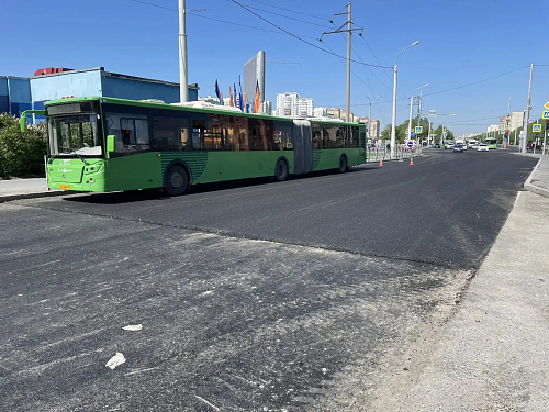 Коляска с годовалым ребенком перевернулась в тюменском автобусе