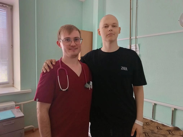 18-летнего тюменца с опухолью мозга родители принесли в больницу на руках