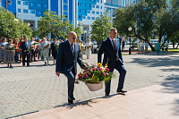 Депутаты Тюменской гордумы и почетные граждане возложили цветы к монументам в честь Дня города