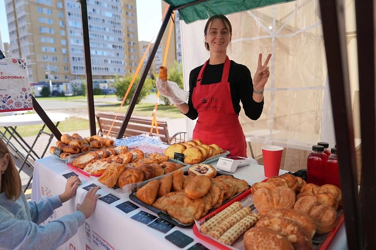 Максим Афанасьев  купил выпечку на фестивале «Тюменская осень»: Тот самый аромат свежей сдобы