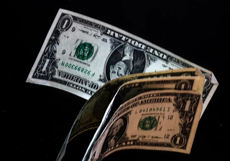 Аналитики ждут 100 рублей за доллар