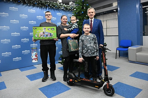 Депутат облдумы Андрей Артюхов исполнил новогоднюю мечту сына погибшего бойца СВО