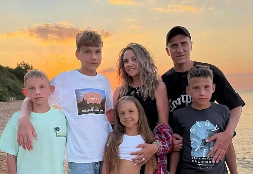 Владимир Путин наградил тюменскую семью Панаитовых медалью ордена «Родительская слава»