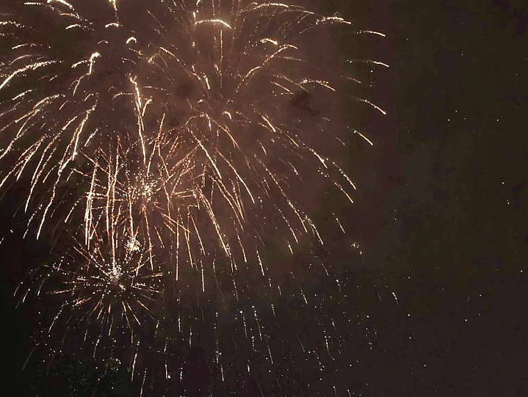 Концерт Александра Панайотова и праздничный салют: яркий финал Дня города Тюмени