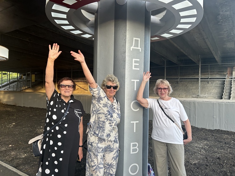 «Детство» под мостом: в Тюмени открыли памятное место имени Юрия Шатунова