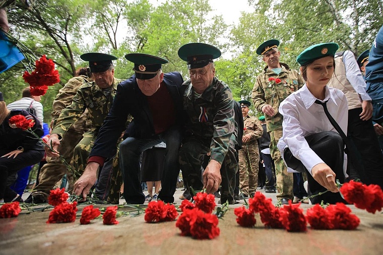 В Тюмени в память о жертвах терроризма возложили цветы