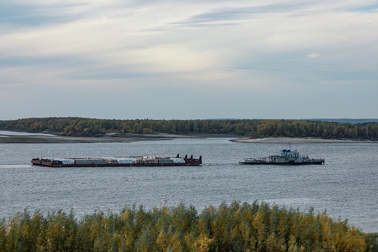 Бесперебойную нефтедобычу в Югре летом обеспечивает навигация