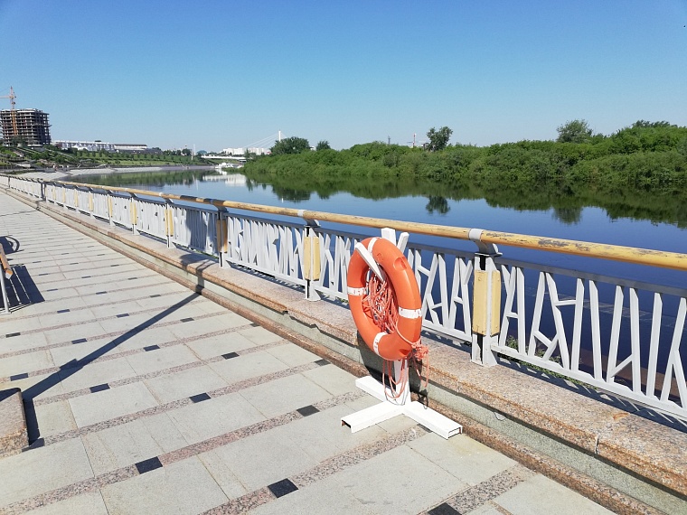 Паводок в Тюмени: нижний ярус набережной Туры полностью скрыт водой