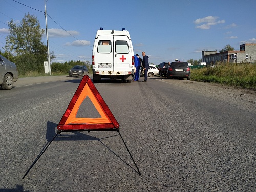 Водитель и пассажир "Лады" разбились в ДТП на трассе Тюмень - Ханты-Мансийск
