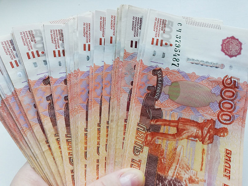 До 500 тыс. рублей в месяц: кому в Тюмени предлагают самые высокие зарплаты