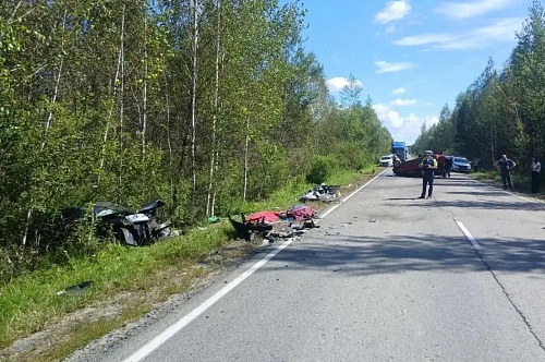 В Тюменской области две семьи северян разбились на трассе, погибли мать и дочь