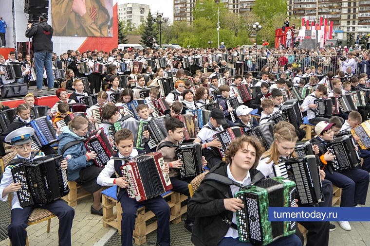 В Тюмени более 430 музыкантов исполнили «Гимн Победы»