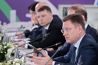 Александр Моор принял участие в заседании совета по импортозамещению нефтегазового оборудования