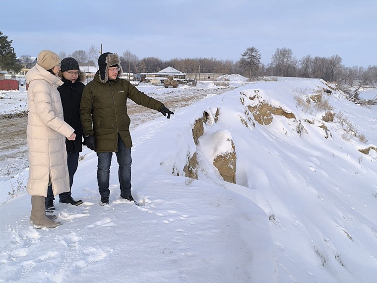 В Викулово восстанавливают повреждённый паводком участок дамбы