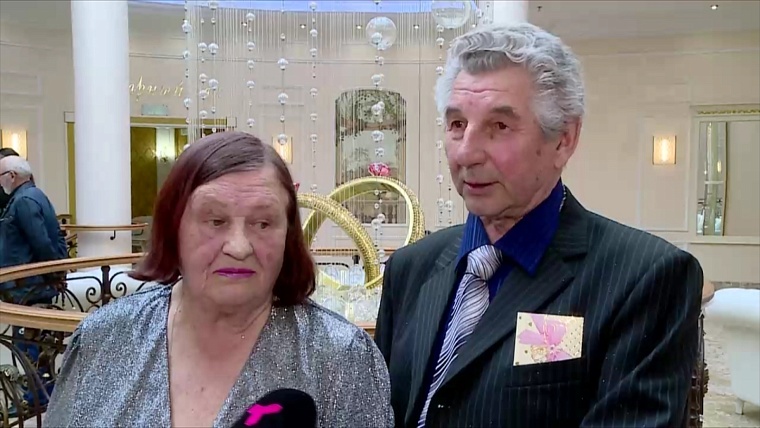 Мы встретились в маршрутке! Тюменская пара отметила 55-летнюю годовщину свадьбы