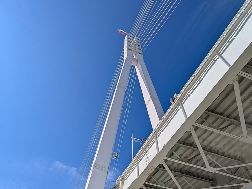 Сегодня Знамя Победы водрузят на мост Влюбленных в Тюмени