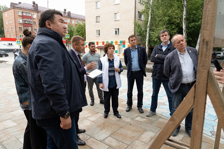 Депутаты гордумы оценили ход благоустройства в проезде Геологоразведчиков