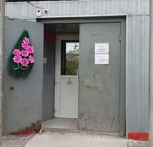 В Красноярске через суд закрыли ритуальный салон в многоквартирном доме
