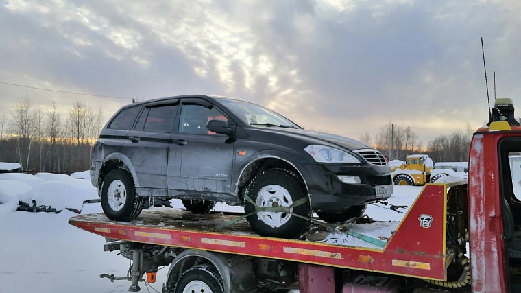 В Тобольске въехавший в общественный туалет водитель оказался бесправником