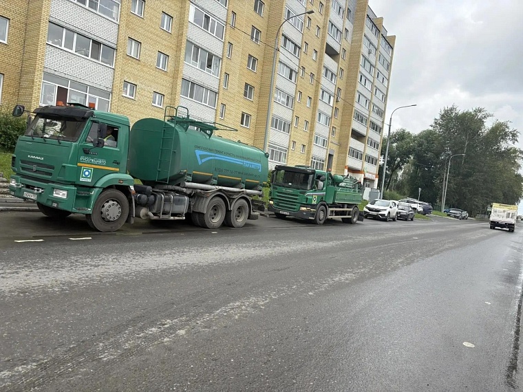 На откачку дождевой воды брошены все силы: тюменцев просят отнестись с пониманием