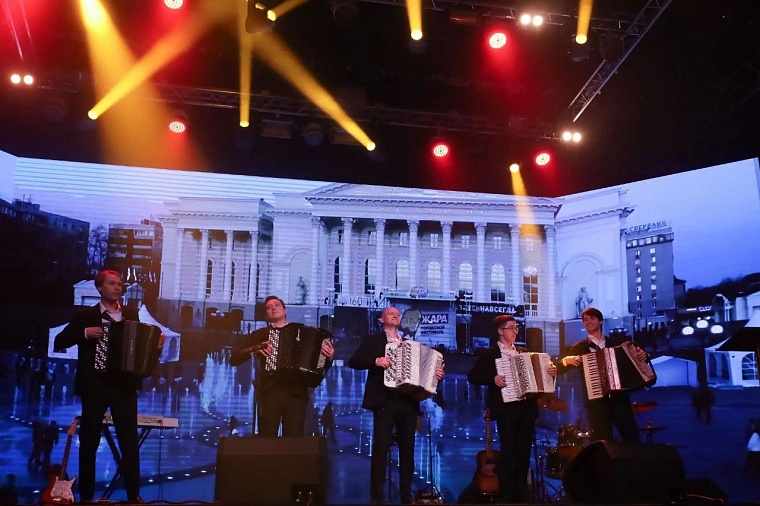 Артисты в Тюмени провели трогательный концерт для жен и матерей бойцов СВО