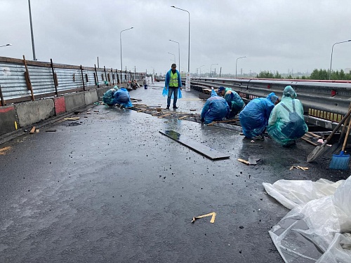 В Тюмени из-за дождей продлили ремонт моста у Казарово