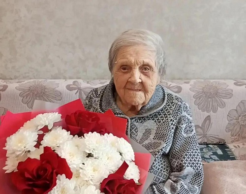 В Тобольске ветеран труда Василиса Спасенова отмечает 103-летие