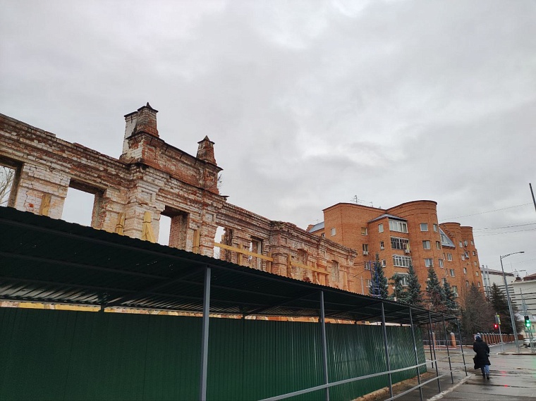 Нежный отец и кровавый президент: какие еще контрасты предъявит нам улица Свердлова в Тюмени