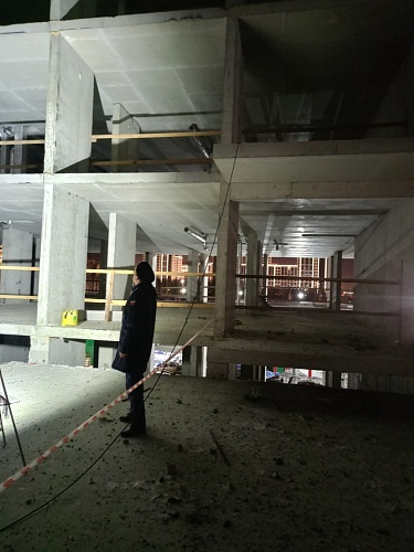 Ночью на строительстве жилого комплекса в Тюмени погиб рабочий